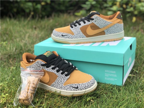 Nike SB Dunk Low Safari extra lace