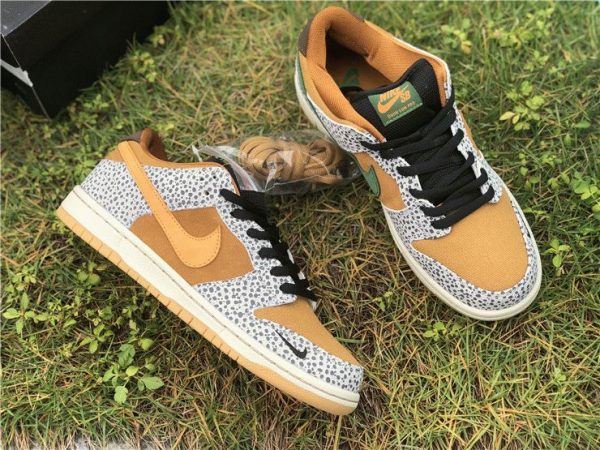 Nike SB Dunk Low Safari panel