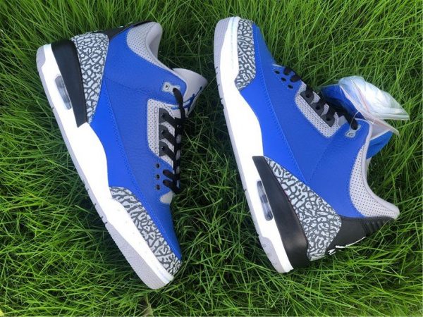 Lateral side of the Air Jordan 3 Retro Varsity Royal