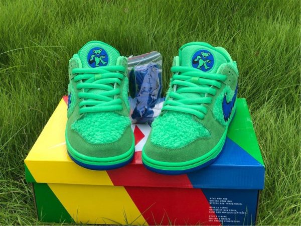 Grateful Dead x Nike Dunk Low SB Green Bear CJ5378-300 Front