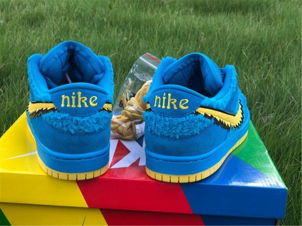 Grateful Dead x Nike SB Dunk Low Blue Bear heel