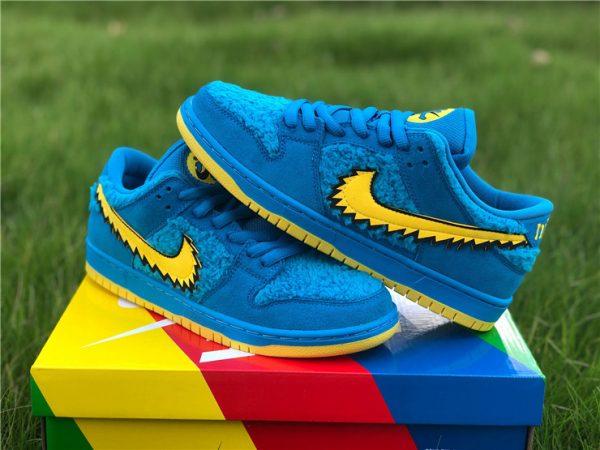 Grateful Dead x Nike SB Dunk Low Blue Bear lateral size swooshes