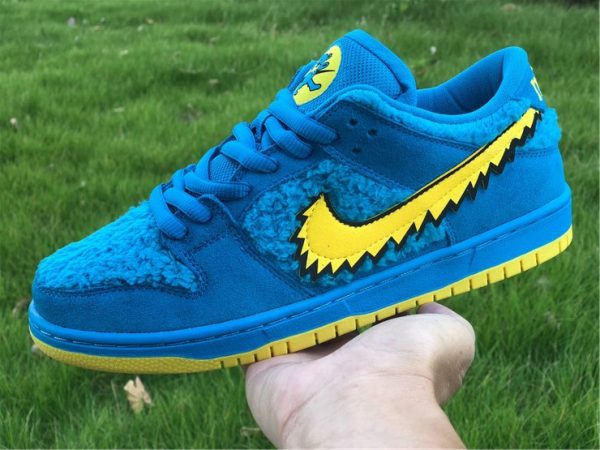 Grateful Dead x Nike SB Dunk Low Blue Bear on hand look