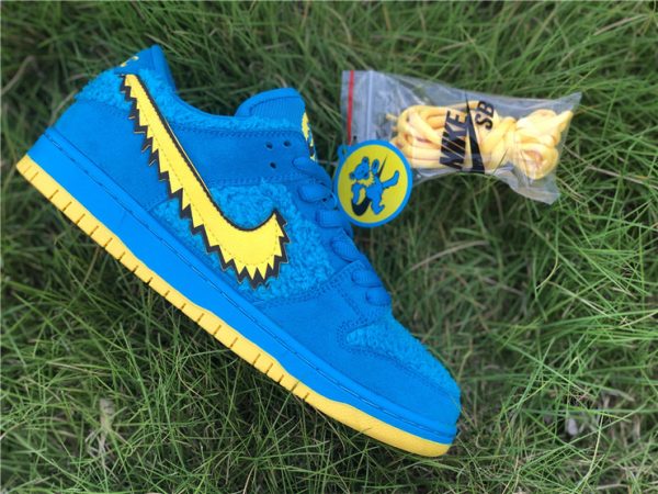 Grateful Dead x Nike SB Dunk Low Blue Bear suedue