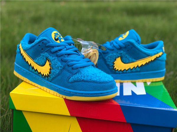 Grateful Dead x Nike SB Dunk Low Blue Bear toe