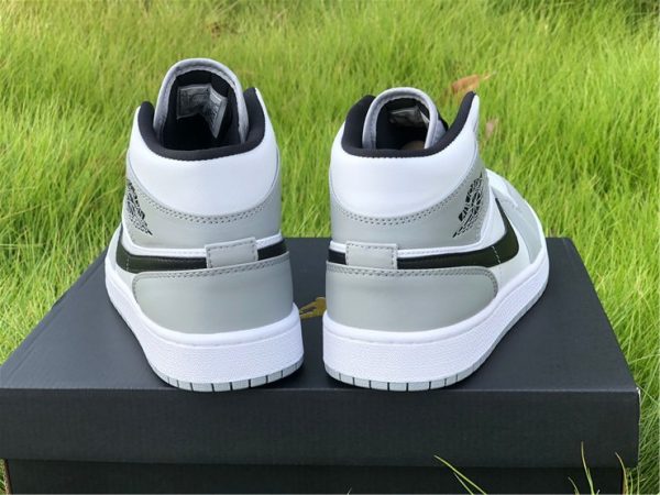 Jordan 1 Mid Light Smoke Grey heel