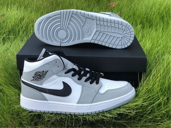 Jordan 1 Mid Light Smoke Grey sneaker