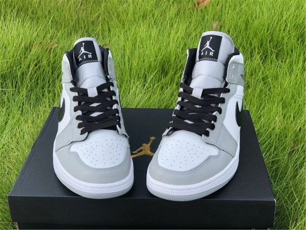 Jordan 1 Mid Light Smoke Grey tongue