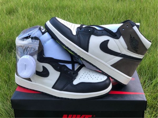 2020 Air Jordan 1 Dark Mocha both shoelaces