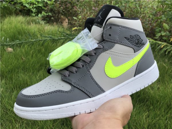 Air Jordan 1 Mid Gunsmoke Grey Volt lateral