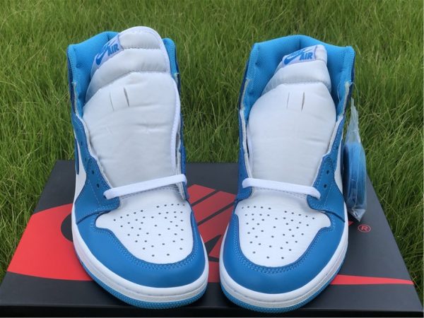 Air Jordan 1 Retro UNC Blue White tongue