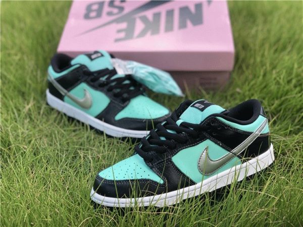 Diamond Supply Co. x Dunk Low Pro SB sneaker