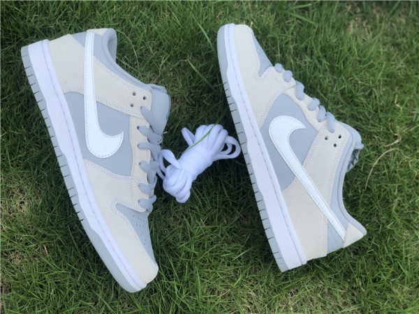 Nike Dunk Low SB Summit White lateral side