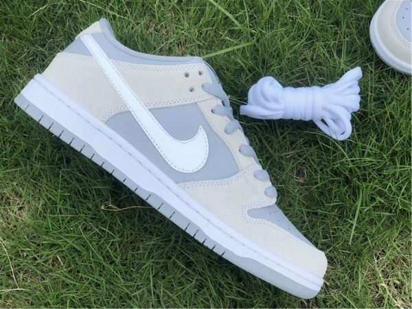 Nike Dunk Low SB Summit White panels