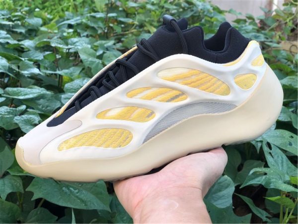 Srphym Adidas Yeezy 700 V3