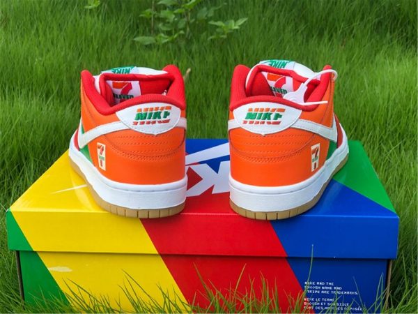 7-Eleven X Nike SB Dunk Low heel