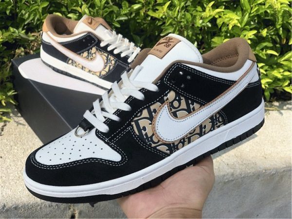 Dior Travis Scott x Dunk Low SB Cactus Jack close look