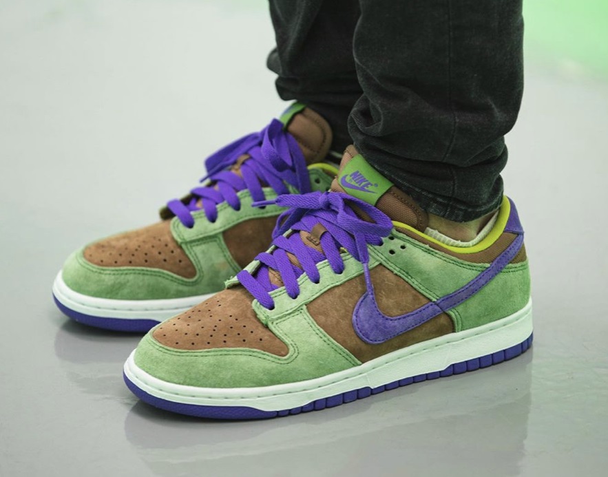 Nike SB Dunk Low Celadon on feet