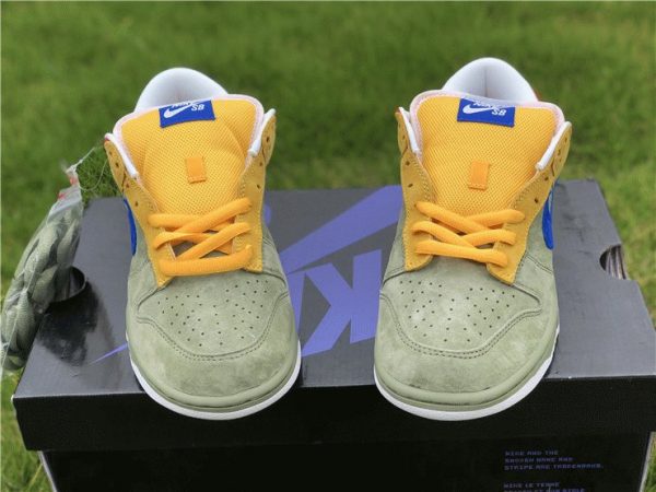 SB Dunk Low Puff N Stuff front look