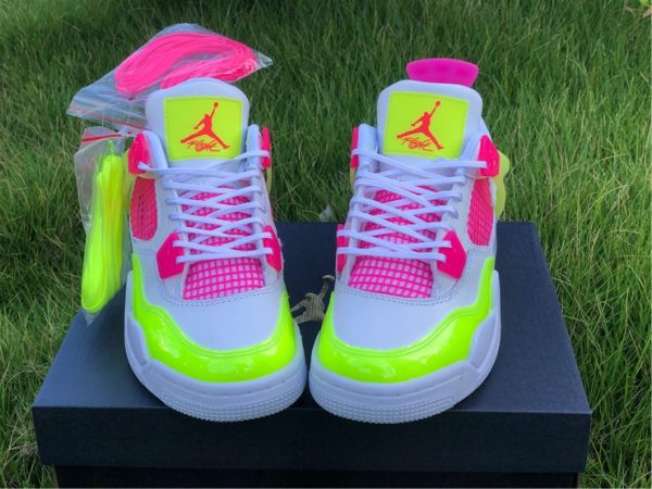 Air Jordan 4 Retro SE Lemon Venom tongue