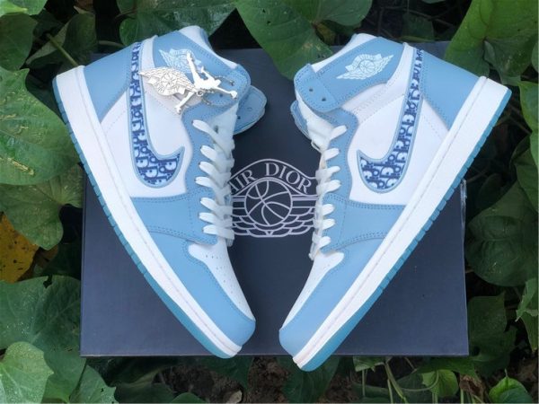 Dior x Air Jordan 1 University Blue swooshes