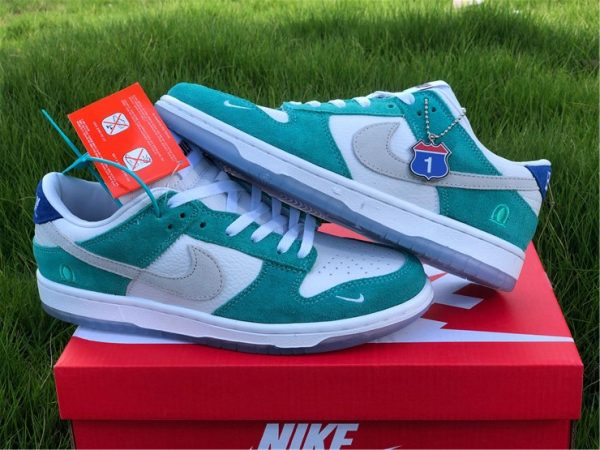 Kasina Dunk Low Road Sign Neptune Green sneaker