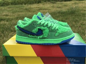 Kids Grateful Dead SB Dunk Low Green Bear