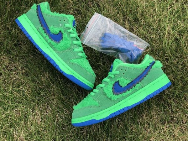 Kids Grateful Dead SB Dunk Low Green Bear shoe