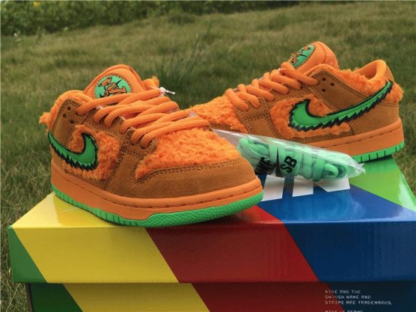 Kids SB Dunk Low Grateful Dead Bears Orange mudguard