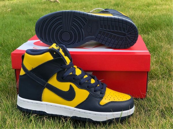 Nike Dunk High SP Michigan Black Varsity Maize bottom