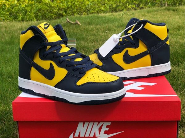 Nike Dunk High SP Michigan Black Varsity Maize mudguard