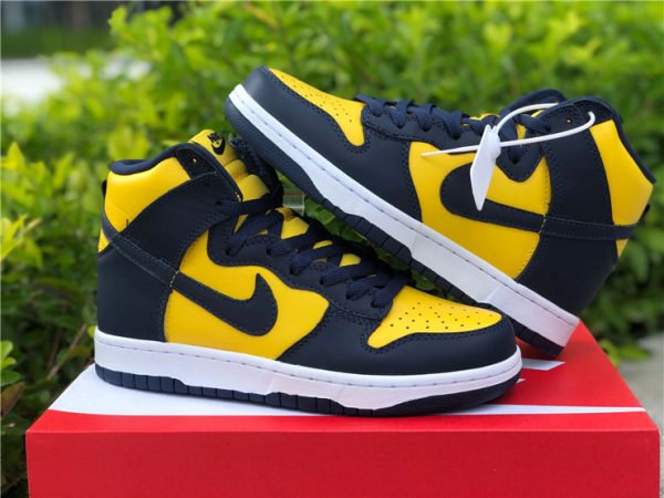 Nike Dunk High SP Michigan Black Varsity Maize sneaker