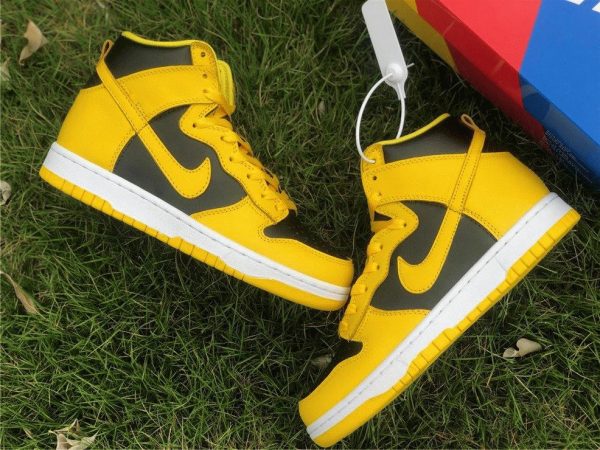 Nike Dunk High SP Varsity Maize black