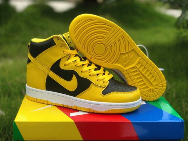 Nike Dunk High SP Varsity Maize bottom