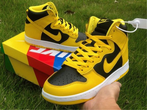 Nike Dunk High SP Varsity Maize on hand