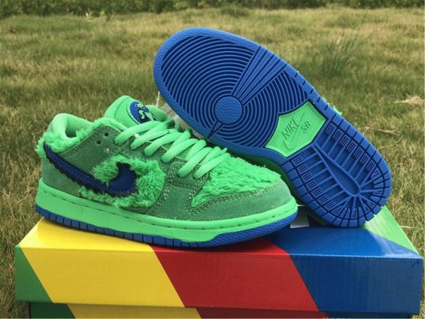 SB Dunk Low Grateful Dead Green Bear GS size