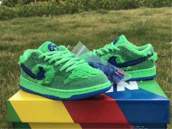 SB Dunk Low Grateful Dead Green Bear fuzzy