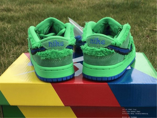 SB Dunk Low Grateful Dead Green Bear kids size