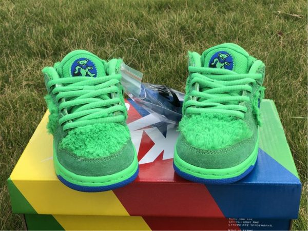 SB Dunk Low Grateful Dead Green Bear tongue