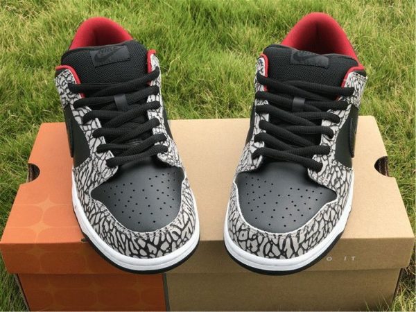 Supreme x Dunk Low Pro SB Black Cement tongue