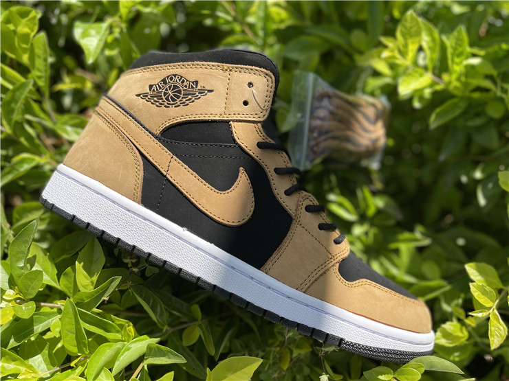 Air Jordan 1 Mid SE Wheat Desert Ochre swoosh