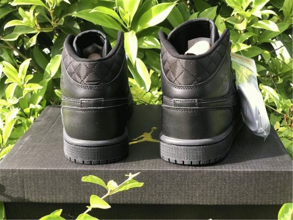 Air Jordan 1 Mid Triple Black Quilted heel