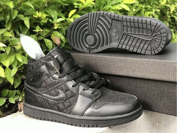 Air Jordan 1 Mid Triple Black Quilted shoes