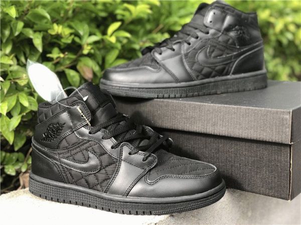 Air Jordan 1 Mid Triple Black Quilted sneaker