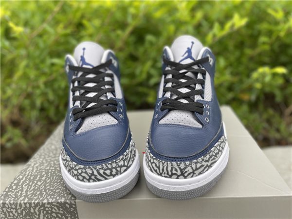 Air Jordan 3 Georgetown Midnight Navy tongue