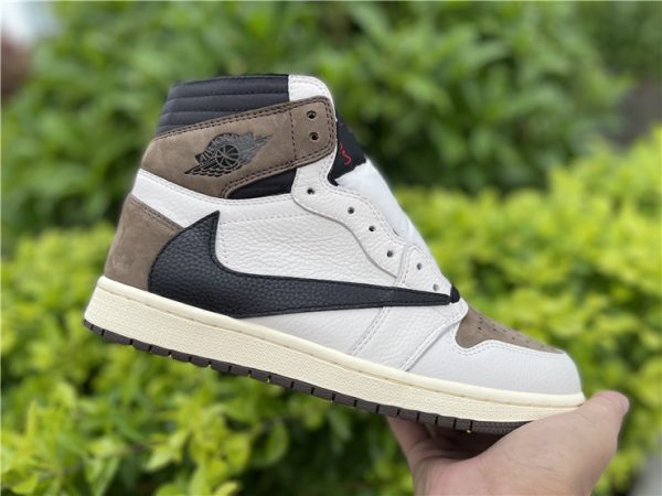 Dark Mocha Air Jordan 1 High close look