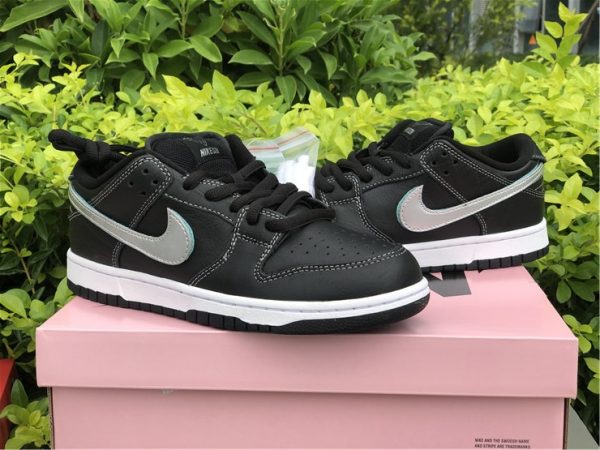 Dunk SB Low Diamond Supply Co black