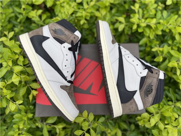 Jordan 1 Retro High Dark Mocha sneaker