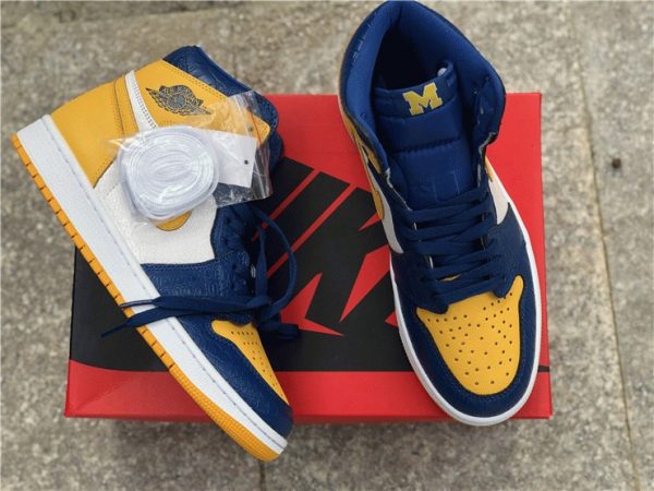 Michigan Wolverines Air Jordan 1 PE tongue