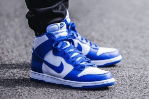 Nike Dunk High Kentucky on feet